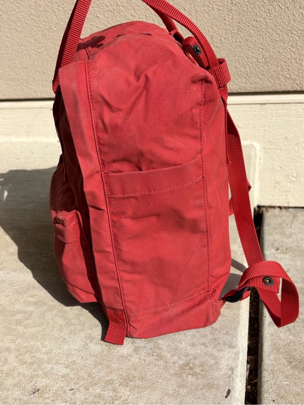 Fjallraven Kånken Classic Red Backpack - Picture 4 of 8